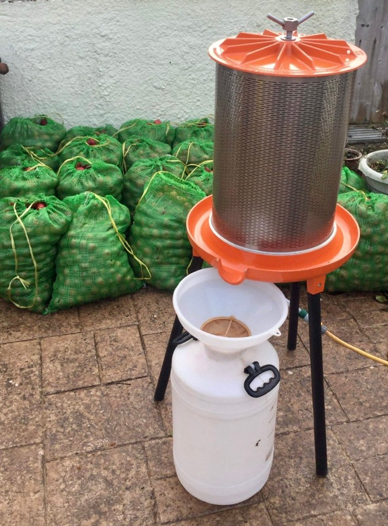 Hydro press - Uses a water filled bladder to extract juice.